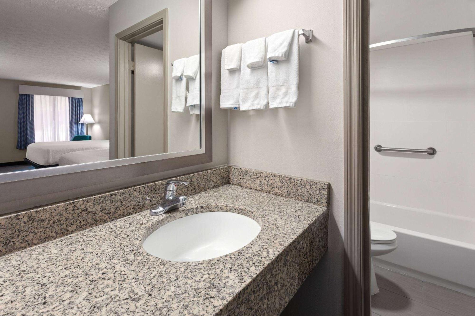 Days Inn By Wyndham Douglasville-Atlanta-Fairburn Road Exterior photo