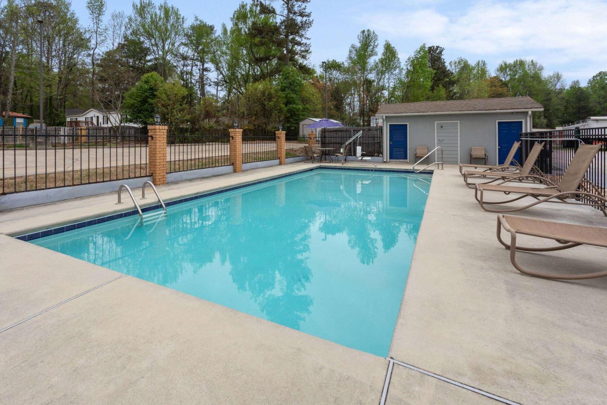 Days Inn By Wyndham Douglasville-Atlanta-Fairburn Road Exterior photo
